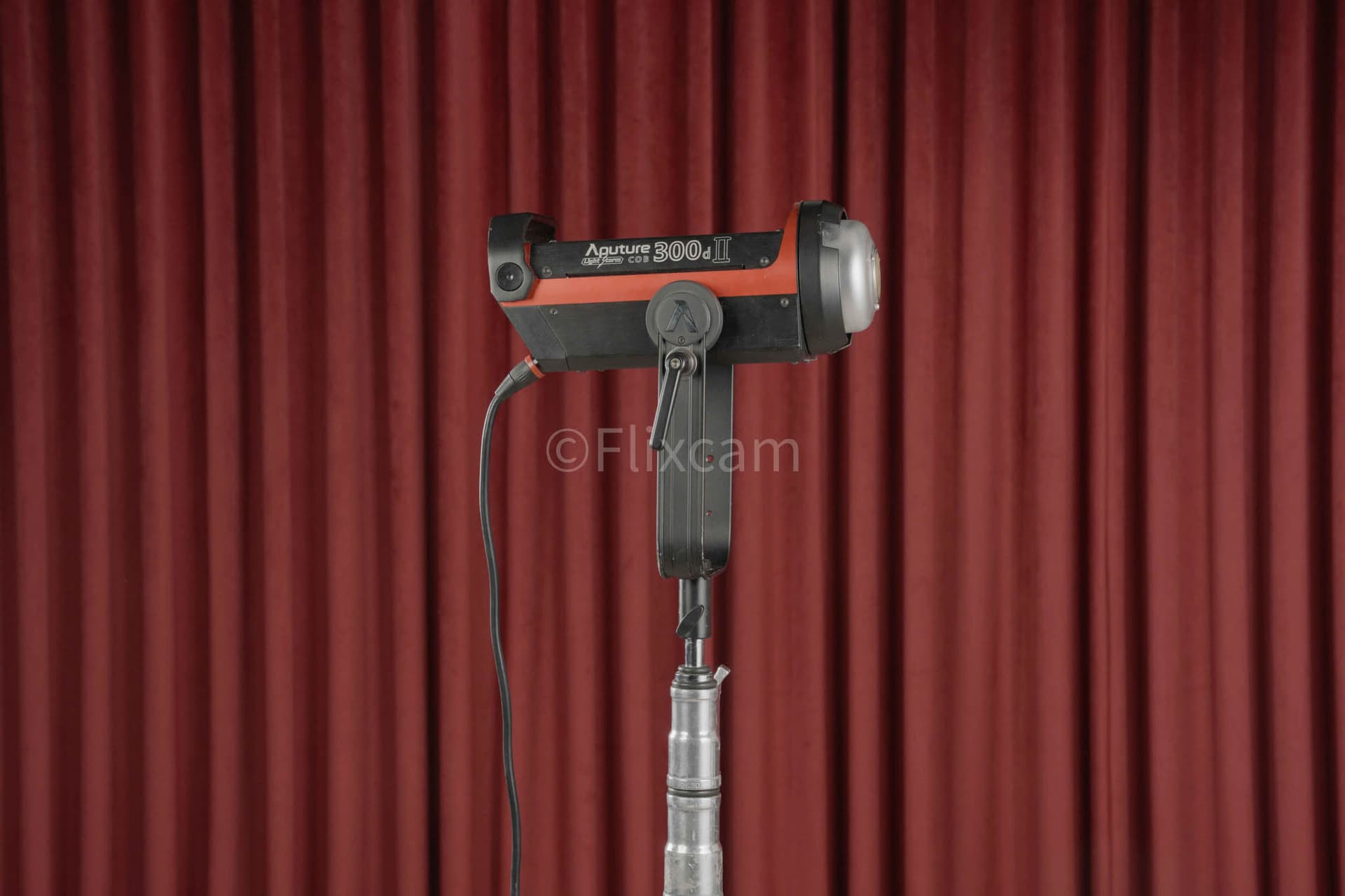 Aputure 300D LED Light - Rent Professional Cinema Lighting - thumbnail 3