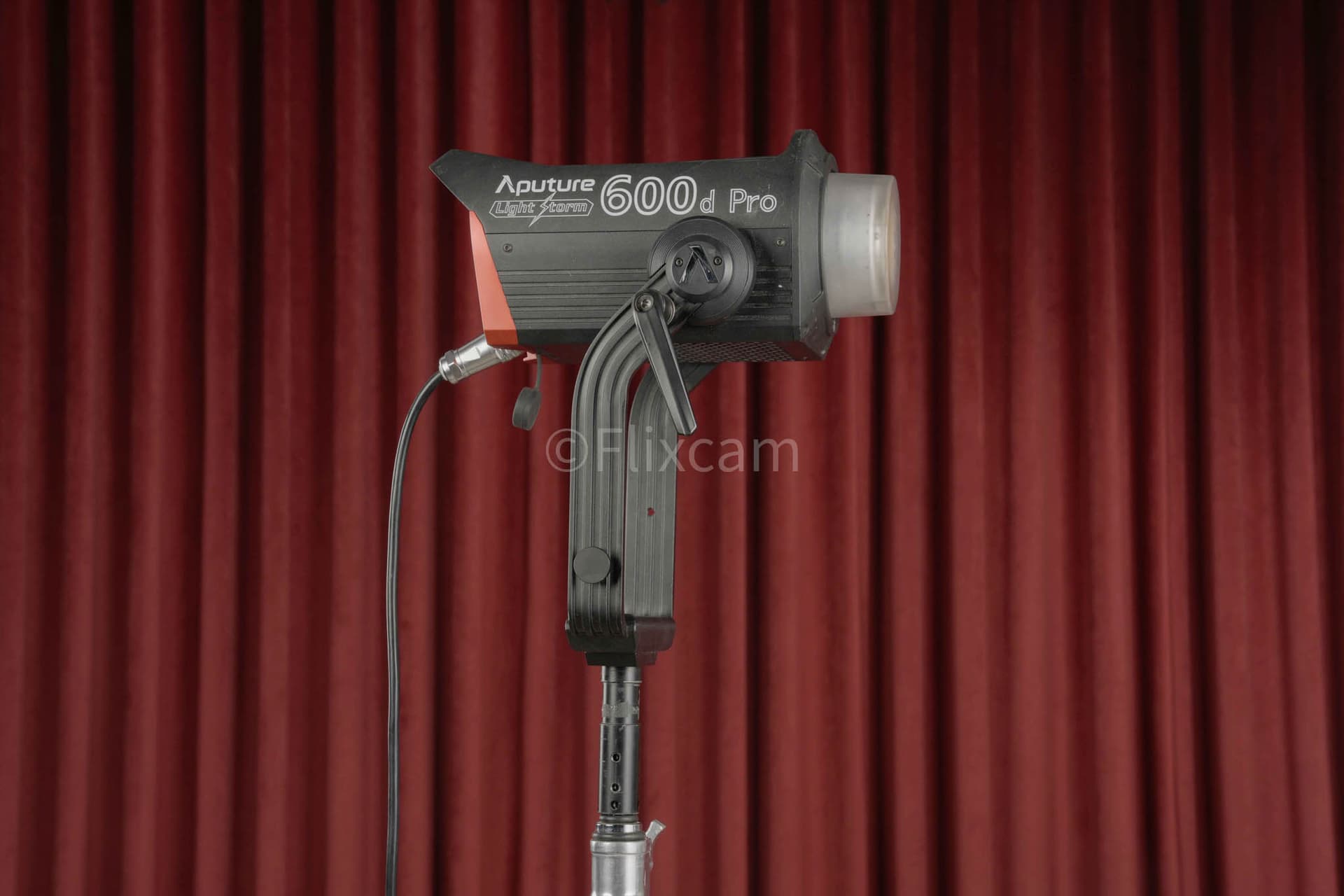 Aputure Light Storm 600D Pro - 2