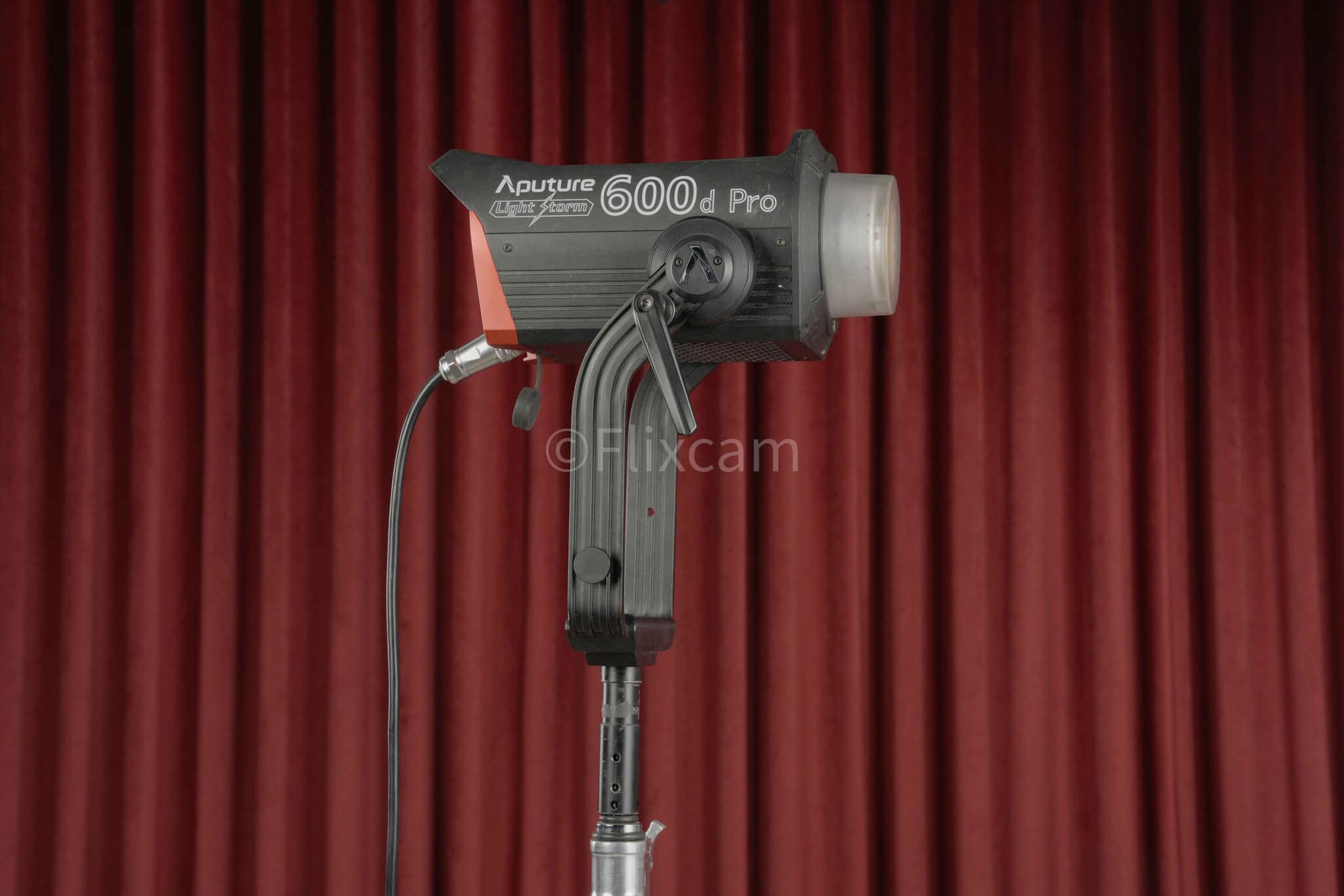Aputure Light Storm 600D Pro - 2