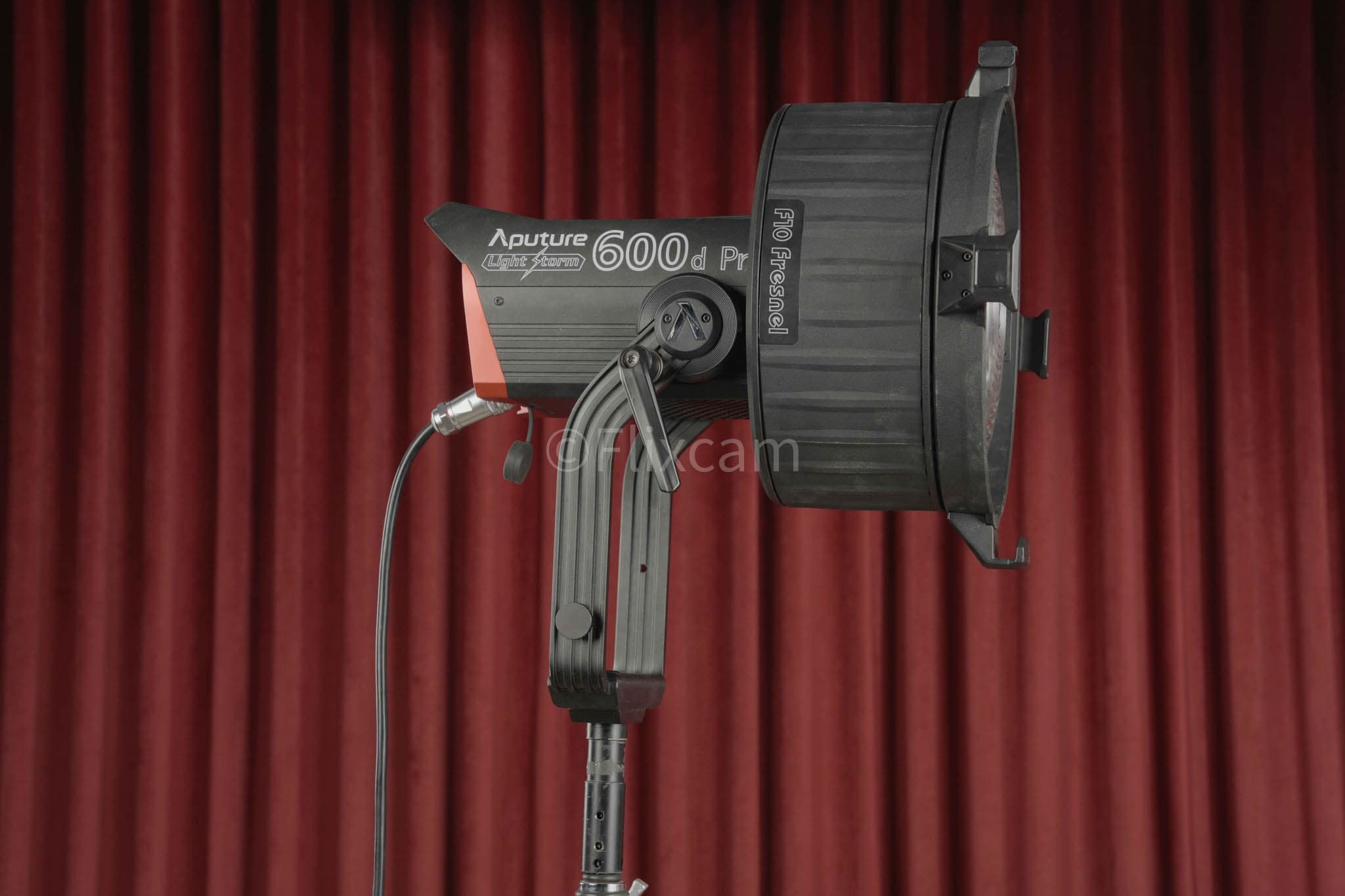 Aputure Light Storm 600D Pro - 3