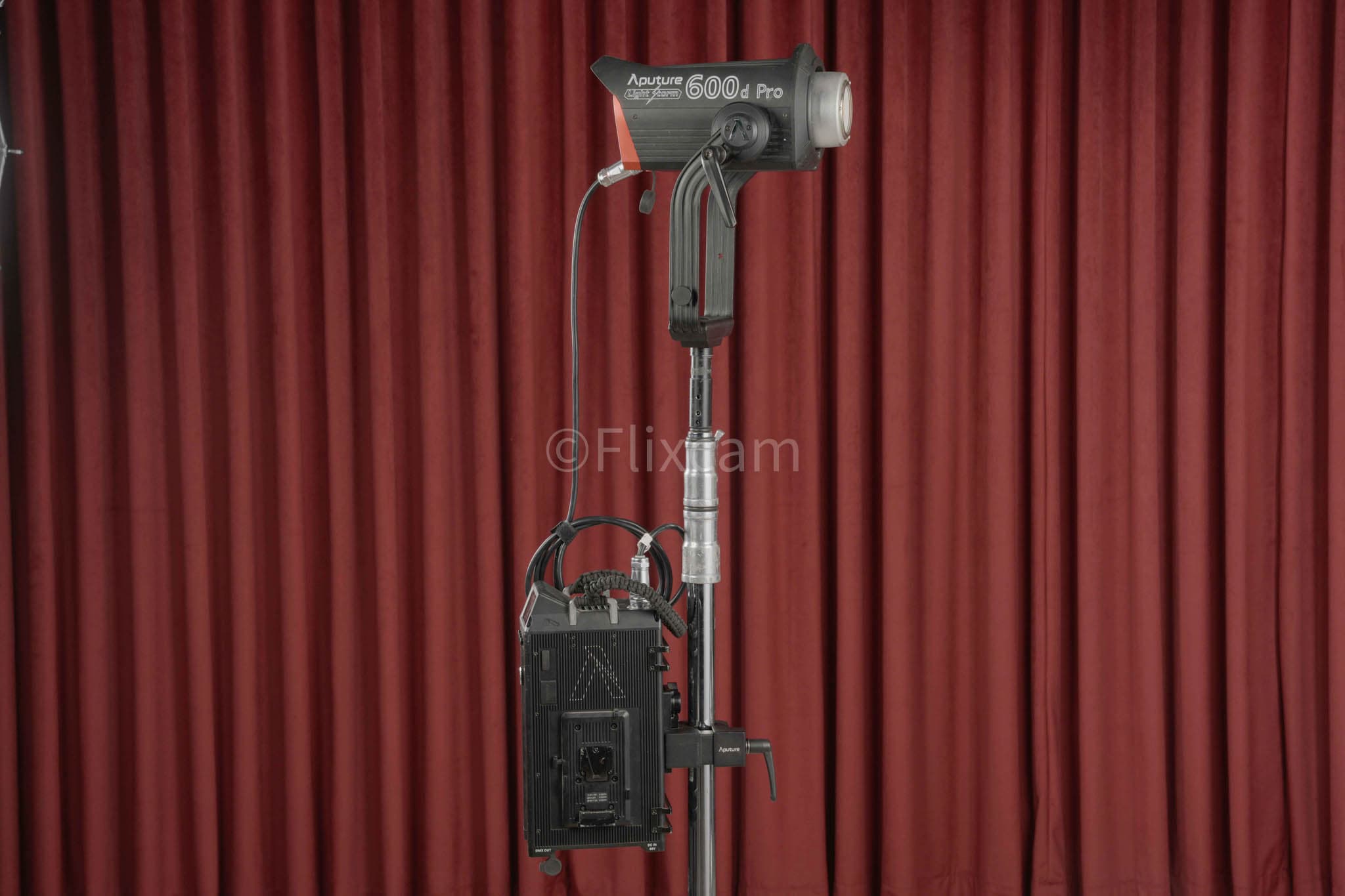 Aputure Light Storm 600D Pro - 1